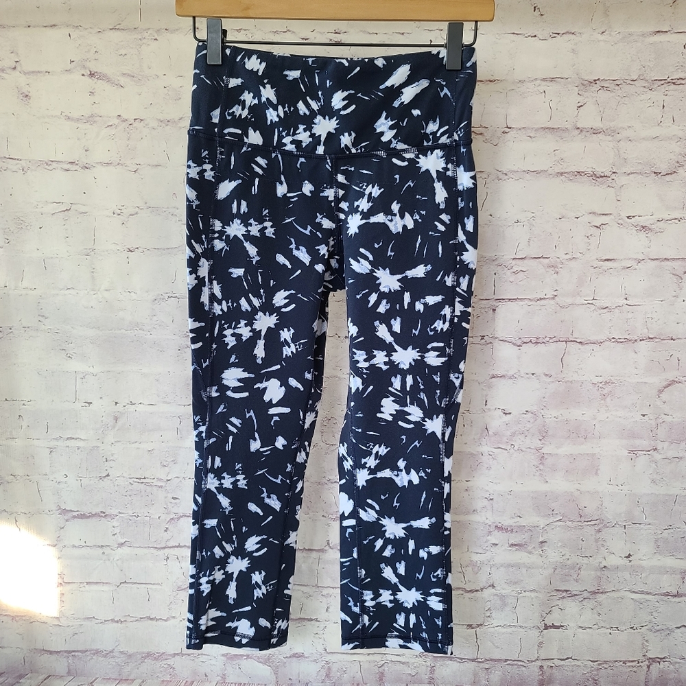 Lucy Navy White Print Capri Athletic Leggings Small